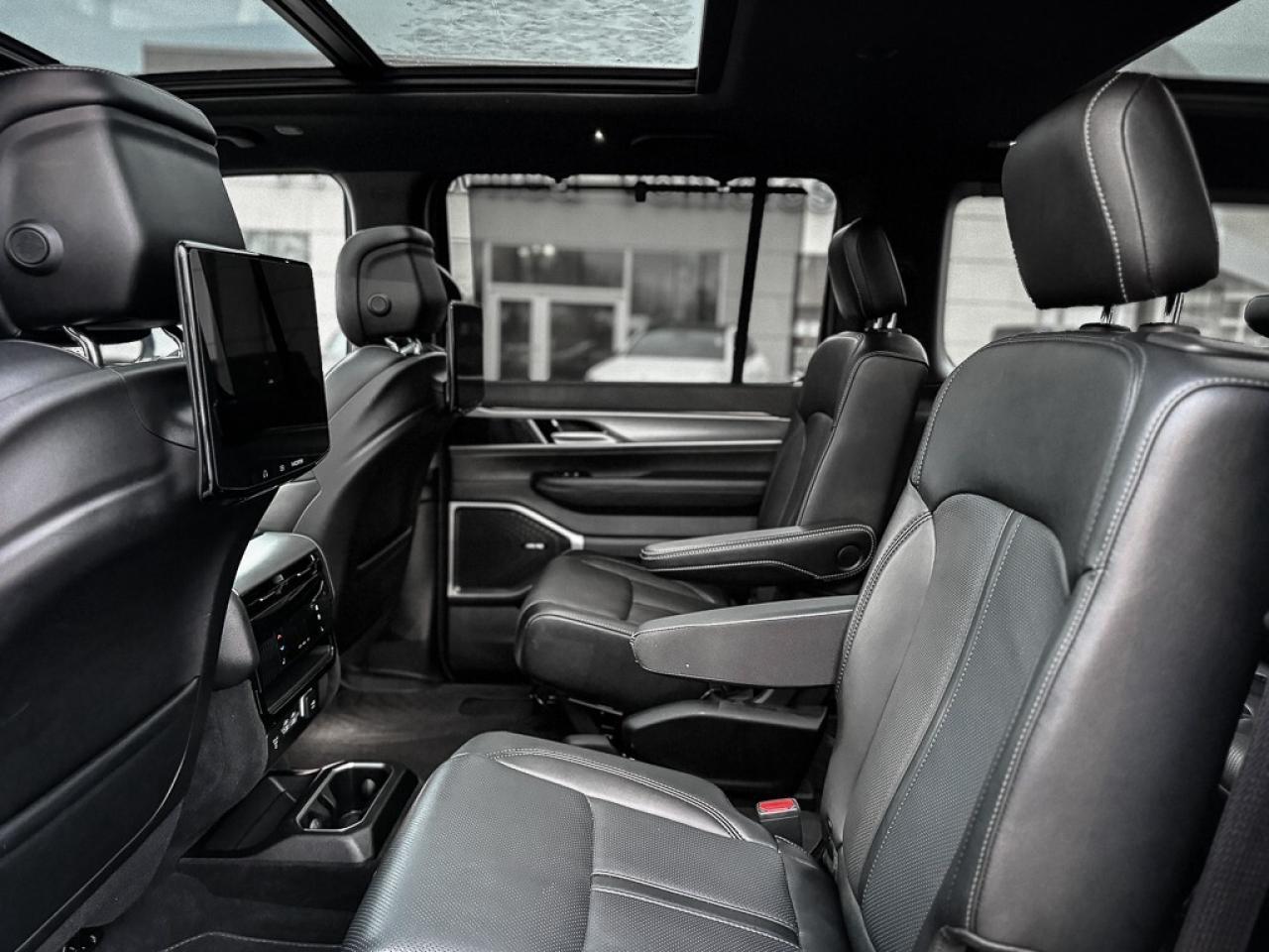 2024 Jeep Wagoneer Series II Carbide   SERIES 2   CARBIDE   PANO ROOF Photo