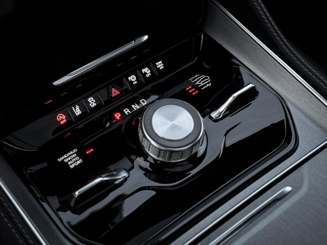 2024 Jeep Wagoneer Series II Carbide   SERIES 2   CARBIDE   PANO ROOF Photo