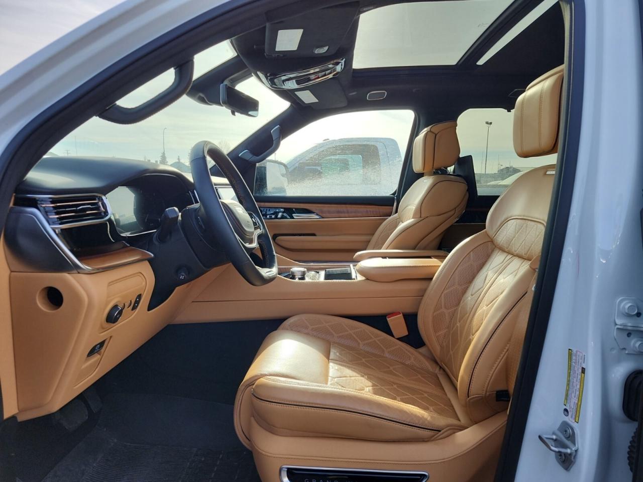 2025 Jeep Grand Wagoneer L Series III   SERIES 3   HEAVY DUTY TOW PKG   DUAL Photo