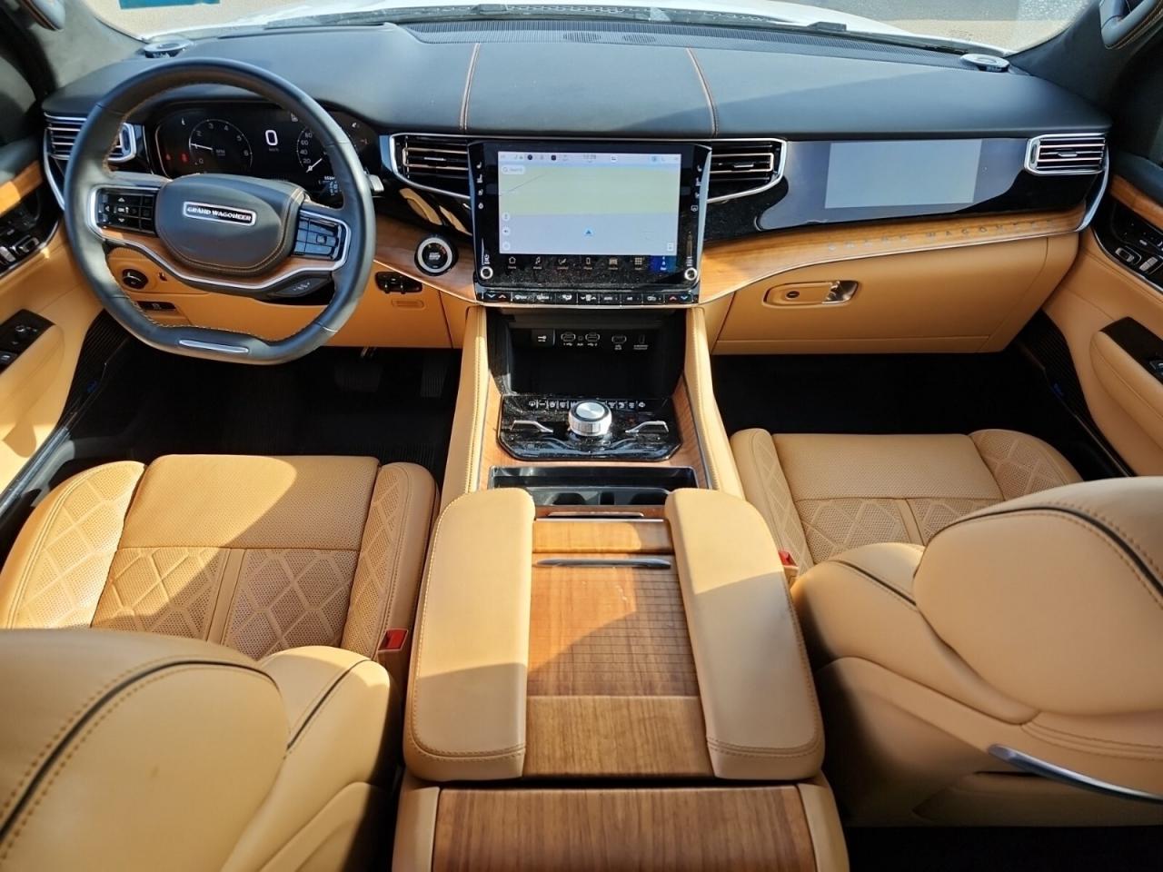 2025 Jeep Grand Wagoneer L Series III   SERIES 3   HEAVY DUTY TOW PKG   DUAL Photo3