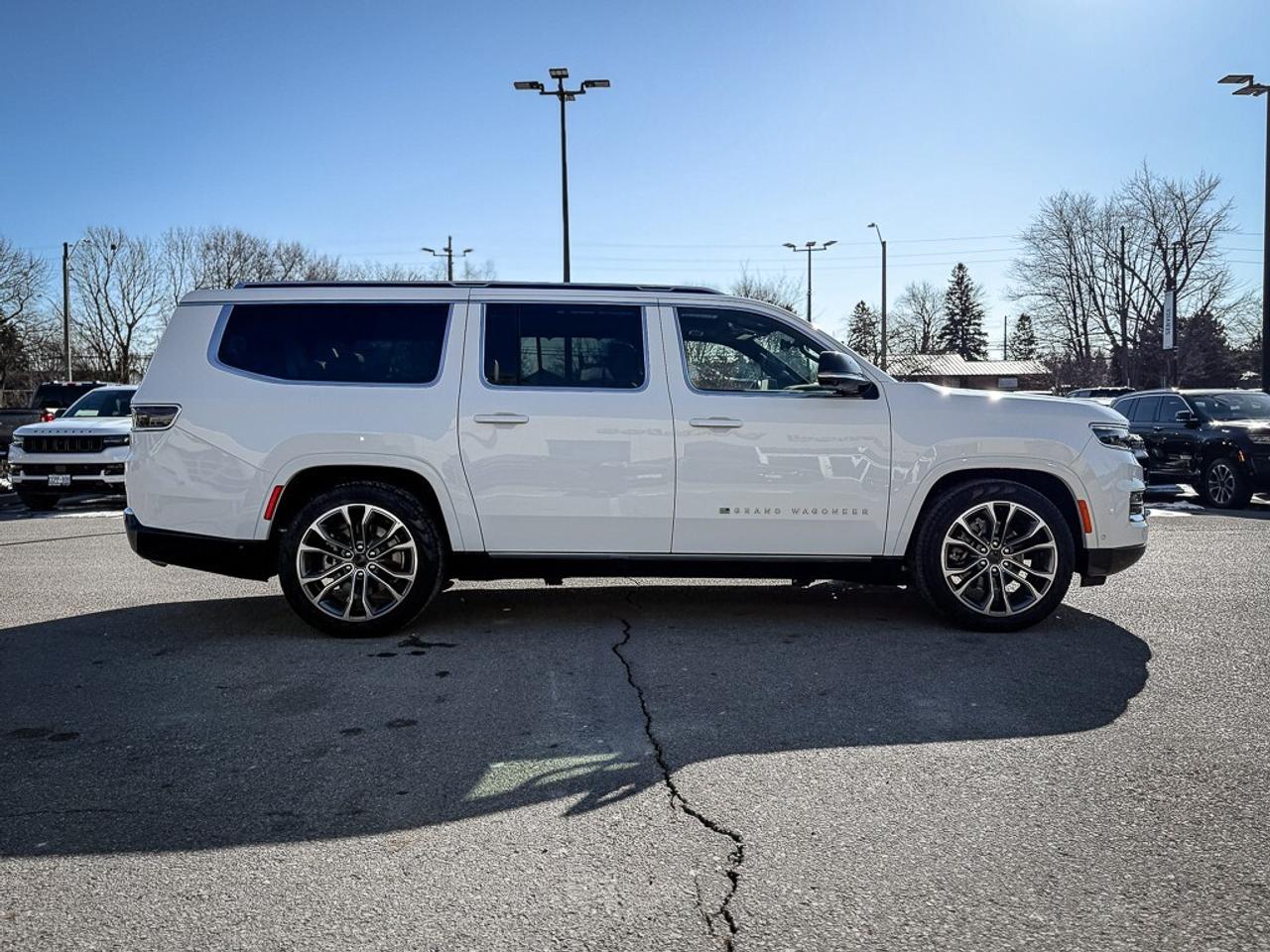 2025 Jeep Grand Wagoneer L Series III   SERIES 3   HEAVY DUTY TOW PKG   DUAL Photo3