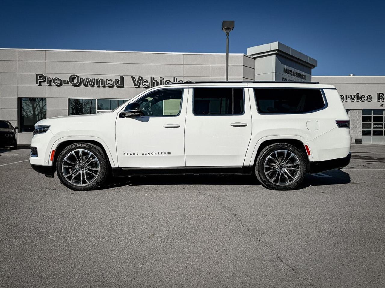 2025 Jeep Grand Wagoneer L Series III   SERIES 3   HEAVY DUTY TOW PKG   DUAL Photo