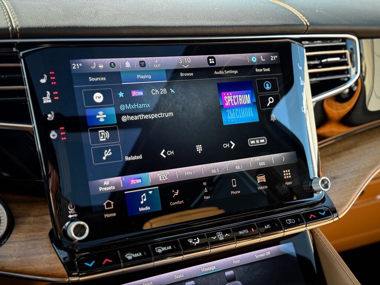 2025 Jeep Grand Wagoneer L Series III   SERIES 3   HEAVY DUTY TOW PKG   DUAL Photo