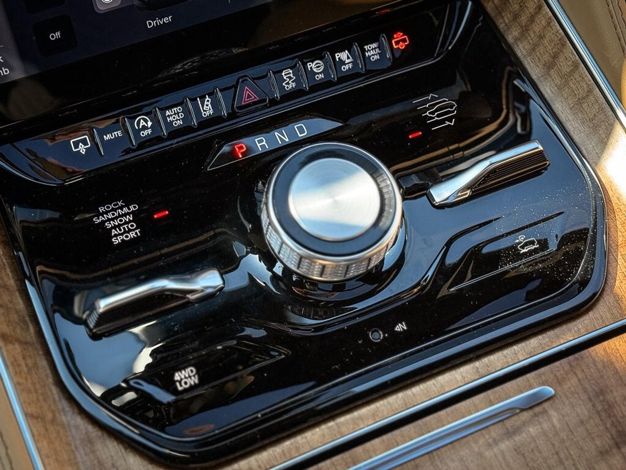 2025 Jeep Grand Wagoneer L Series III   SERIES 3   HEAVY DUTY TOW PKG   DUAL Photo