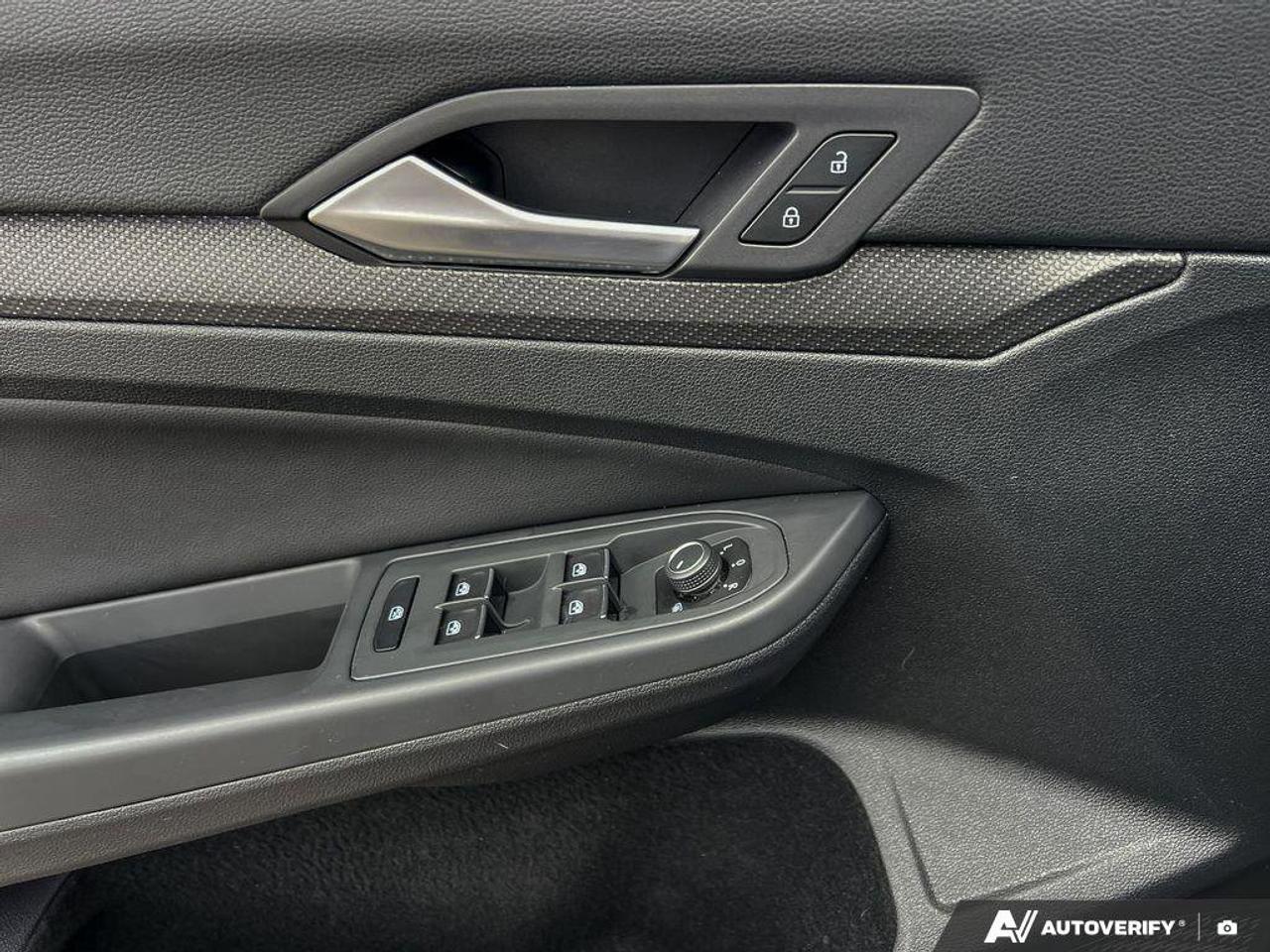 2024 Volkswagen Golf R ONE OWNER   SNOW TIRES   6 SPD MAN Photo