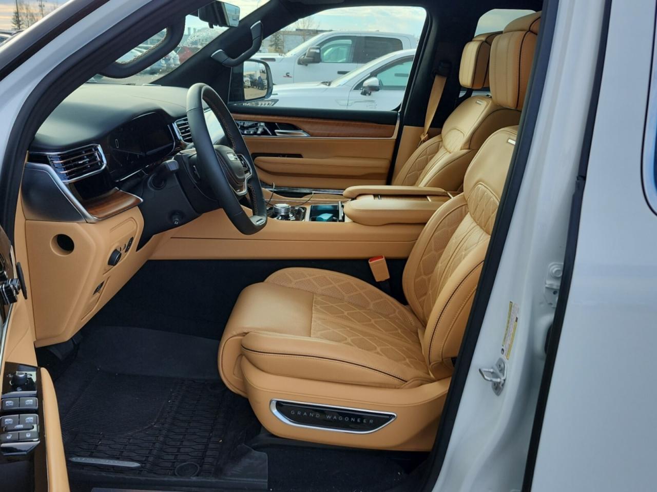 2025 Jeep Grand Wagoneer L Series III   SERIES 3   HEAVY DUTY TRAILER TOW PKG Photo2