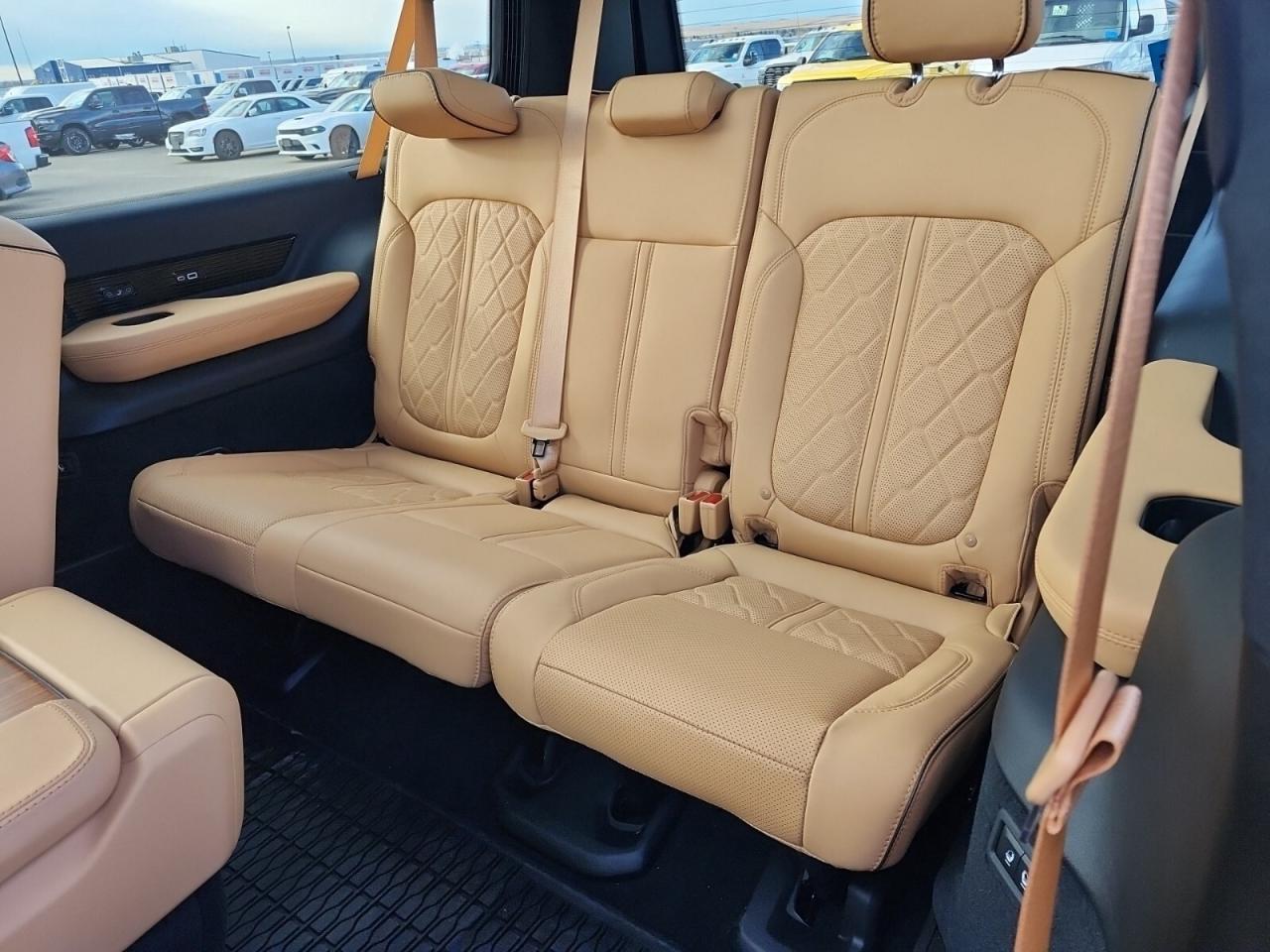 2025 Jeep Grand Wagoneer L Series III   SERIES 3   HEAVY DUTY TRAILER TOW PKG Photo