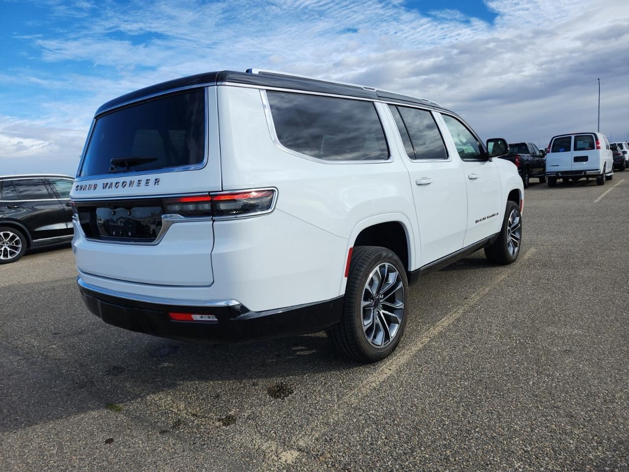 2025 Jeep Grand Wagoneer L Series III   SERIES 3   HEAVY DUTY TRAILER TOW PKG Photo