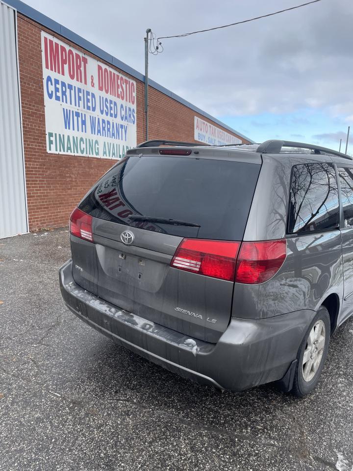 2005 Toyota Sienna LE 7-Passenger power seat  alloys Photo2