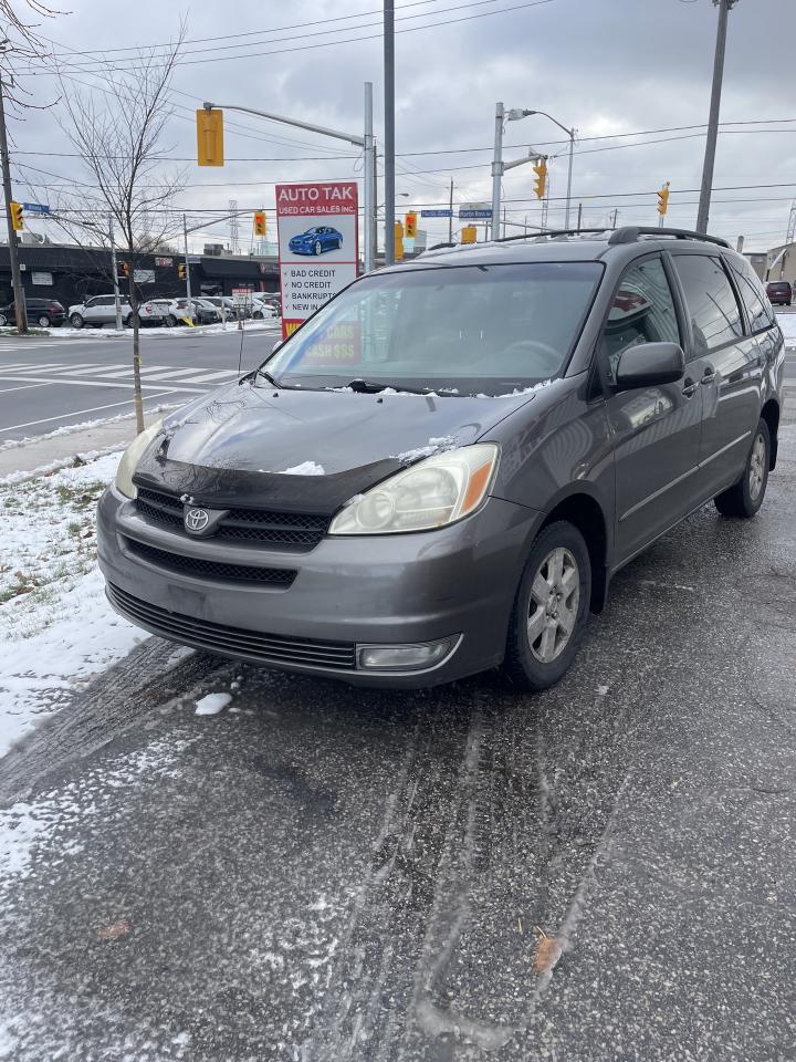 2005 Toyota Sienna LE 7-Passenger power seat  alloys Photo