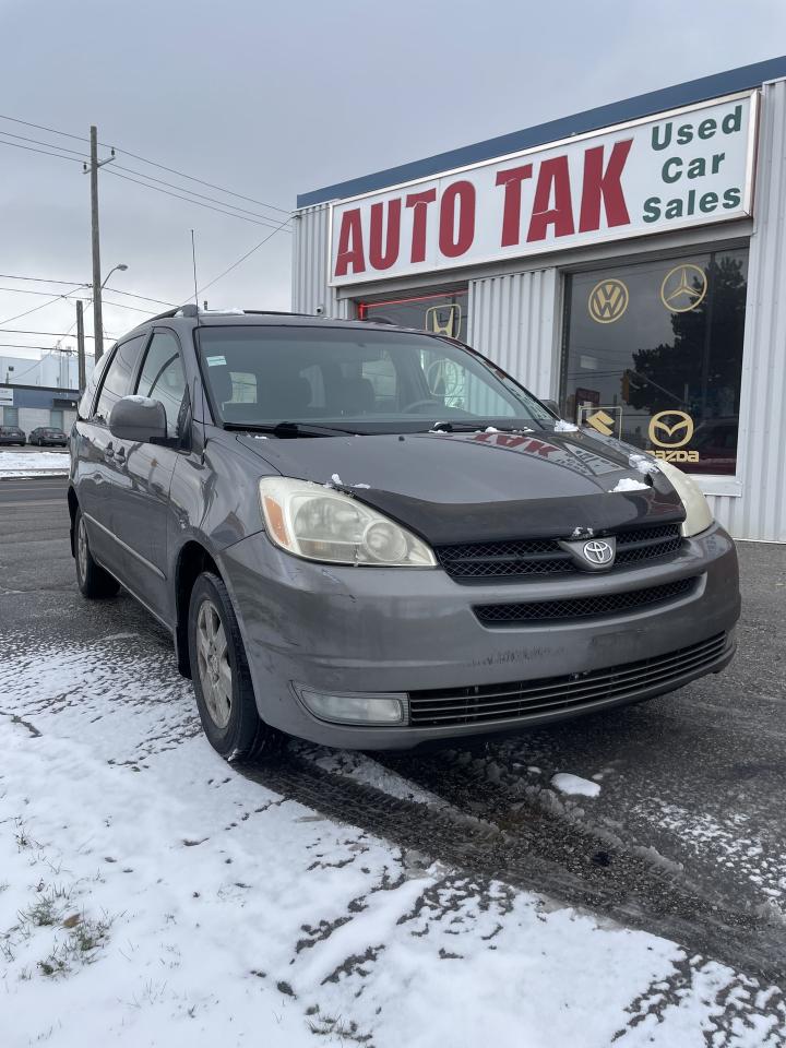 2005 Toyota Sienna LE 7-Passenger power seat  alloys Photo