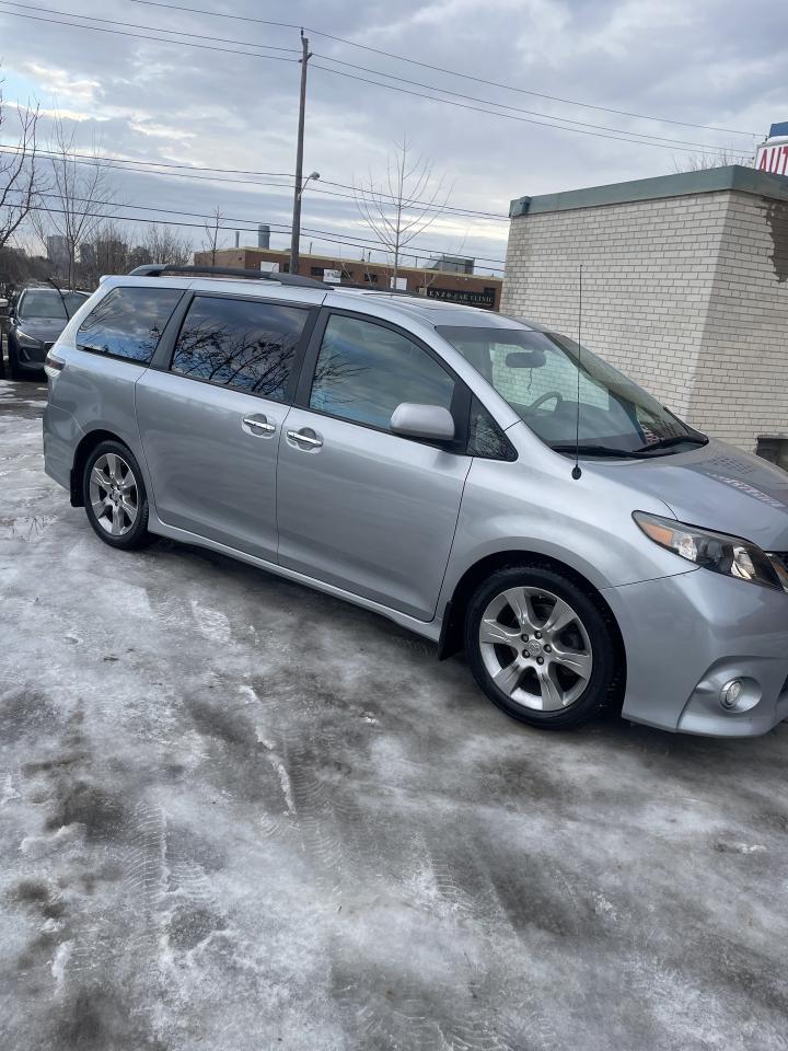 2014 Toyota Sienna SE 8 PASS BACKUP CAMERA SUNROOF LEATHER Photo2
