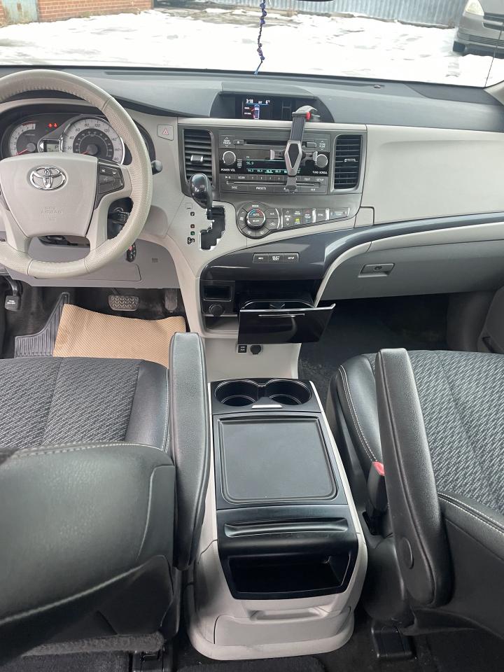 2014 Toyota Sienna SE 8 PASS BACKUP CAMERA SUNROOF LEATHER Photo