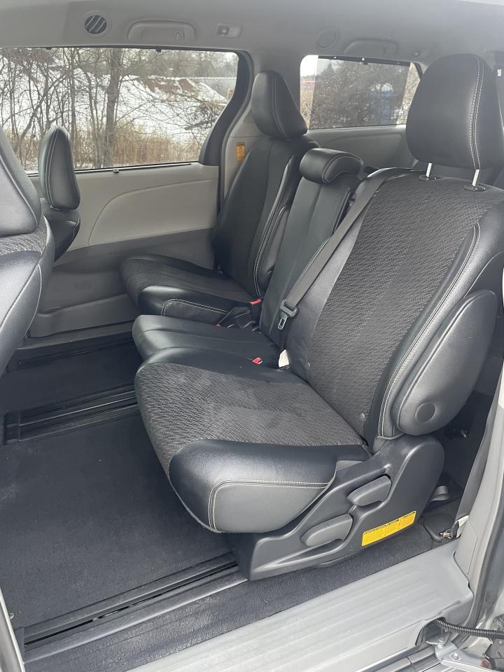 2014 Toyota Sienna SE 8 PASS BACKUP CAMERA SUNROOF LEATHER Photo