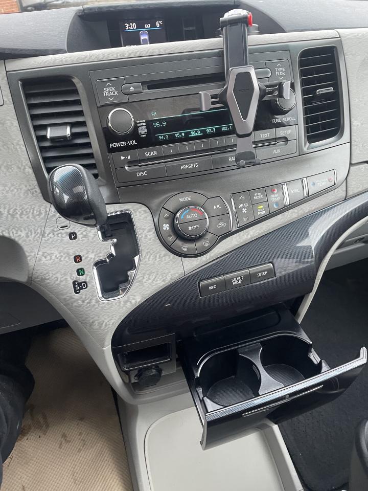 2014 Toyota Sienna SE 8 PASS BACKUP CAMERA SUNROOF LEATHER Photo