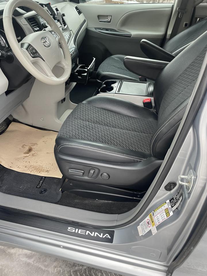 2014 Toyota Sienna SE 8 PASS BACKUP CAMERA SUNROOF LEATHER Photo