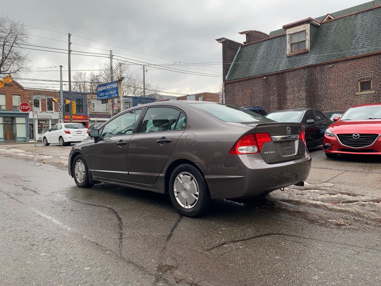 2011 Honda Civic 4dr Auto DX-G Photo