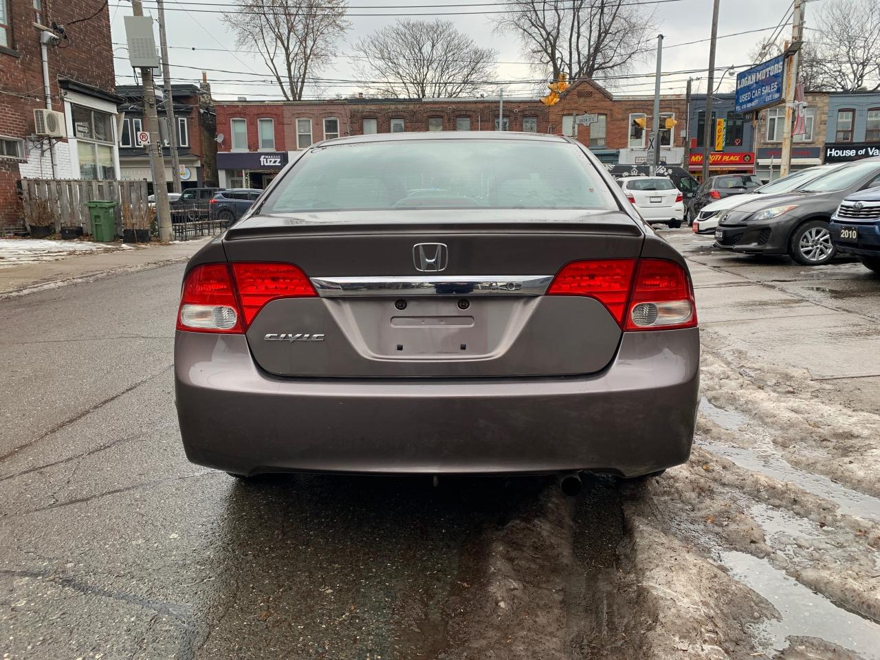 2011 Honda Civic 4dr Auto DX-G Photo