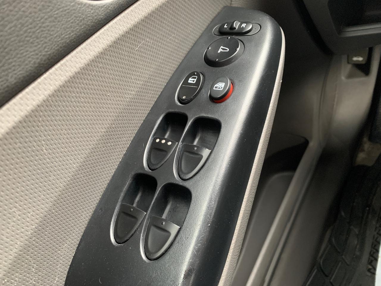 2011 Honda Civic 4dr Auto DX-G Photo