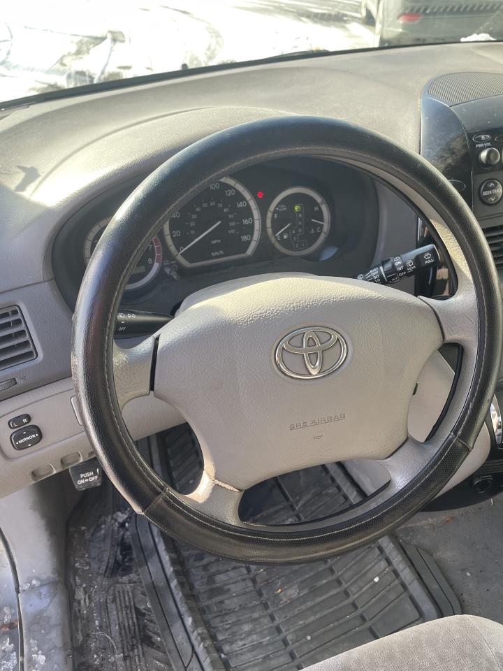 2004 Toyota Sienna 4dr CE 7-Passenger ALLOYS Photo