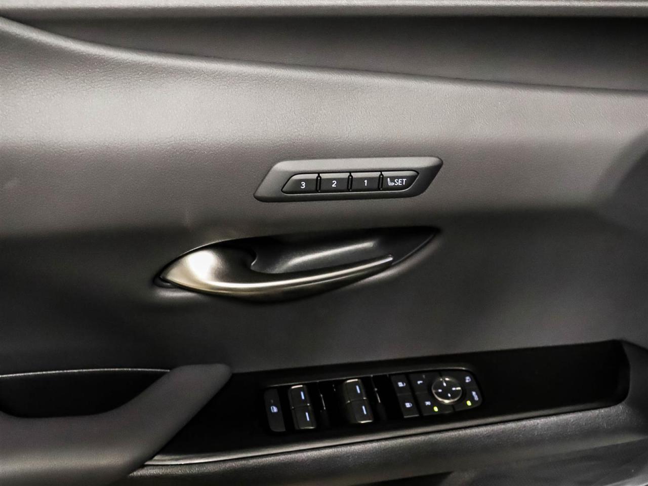 2025 Lexus UX UX 300h CVT Photo