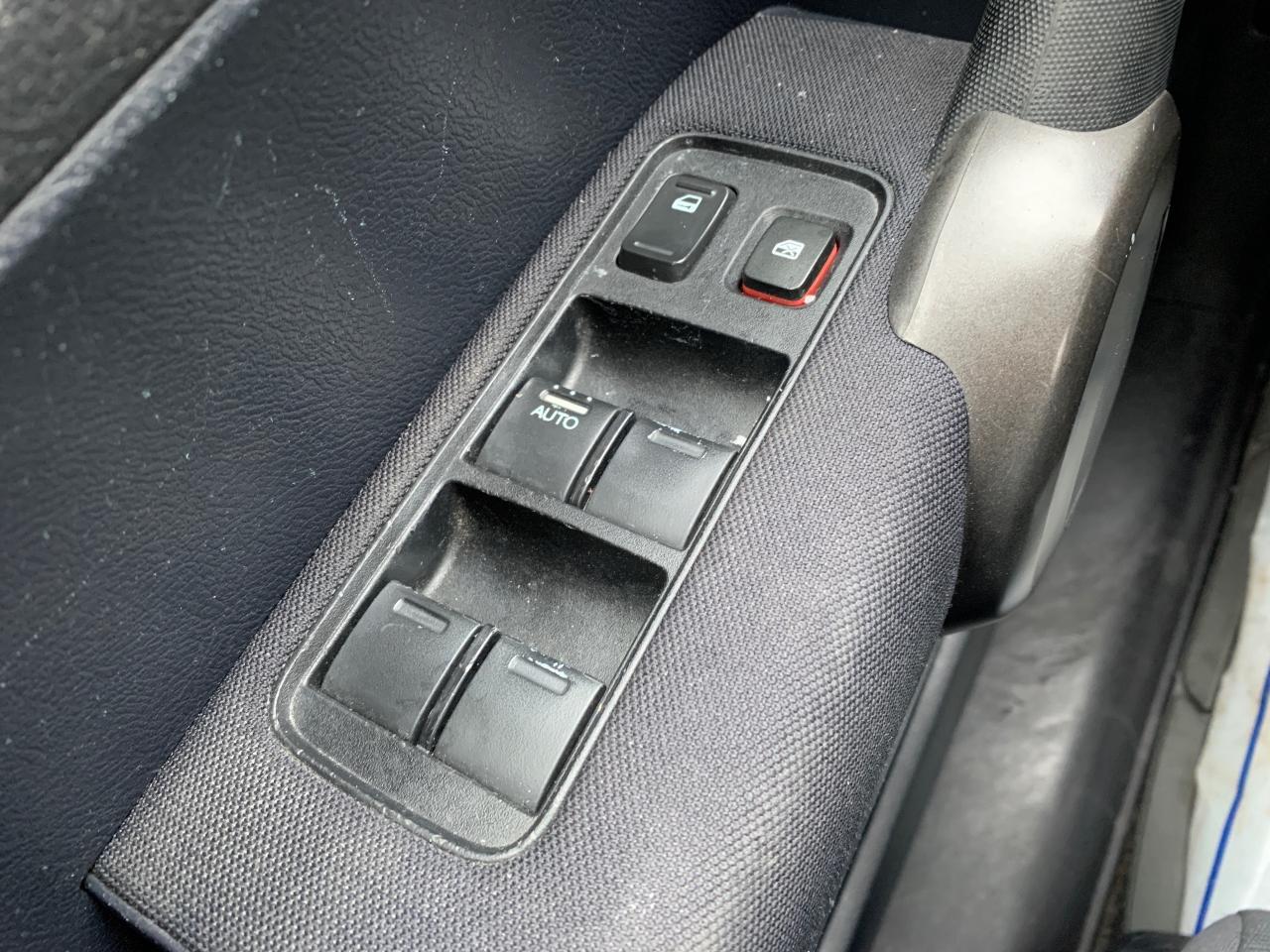 2011 Honda CR-V 2WD 5dr LX Photo