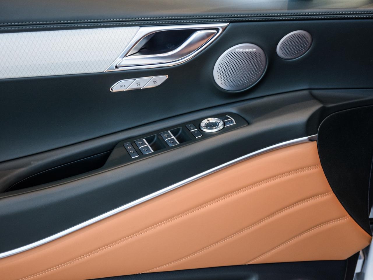 2025 Genesis GV80 3.5T Prestige AWD 7P   Manager Used Demonstrator Photo