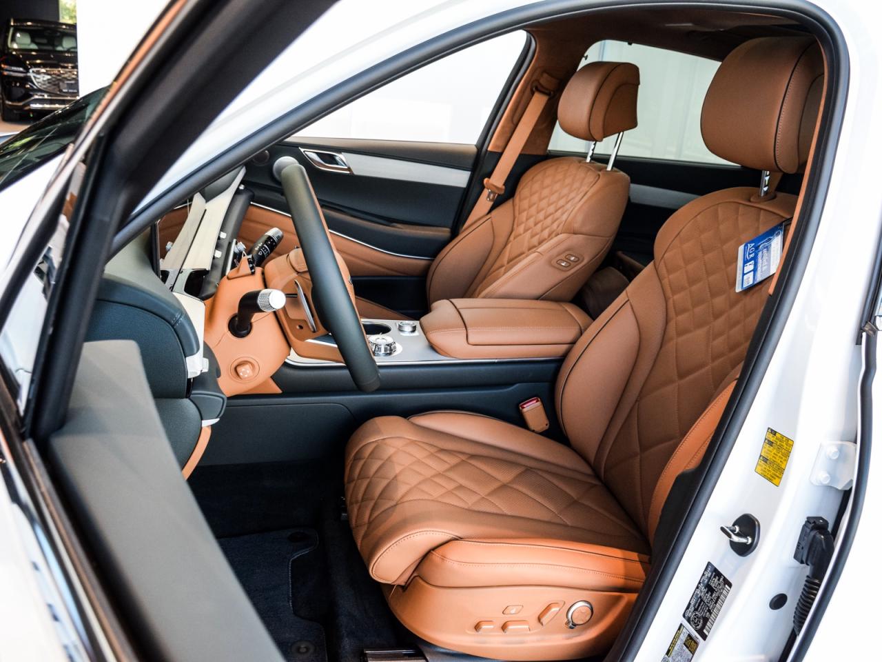 2025 Genesis GV80 3.5T Prestige AWD 7P   Manager Used Demonstrator Photo