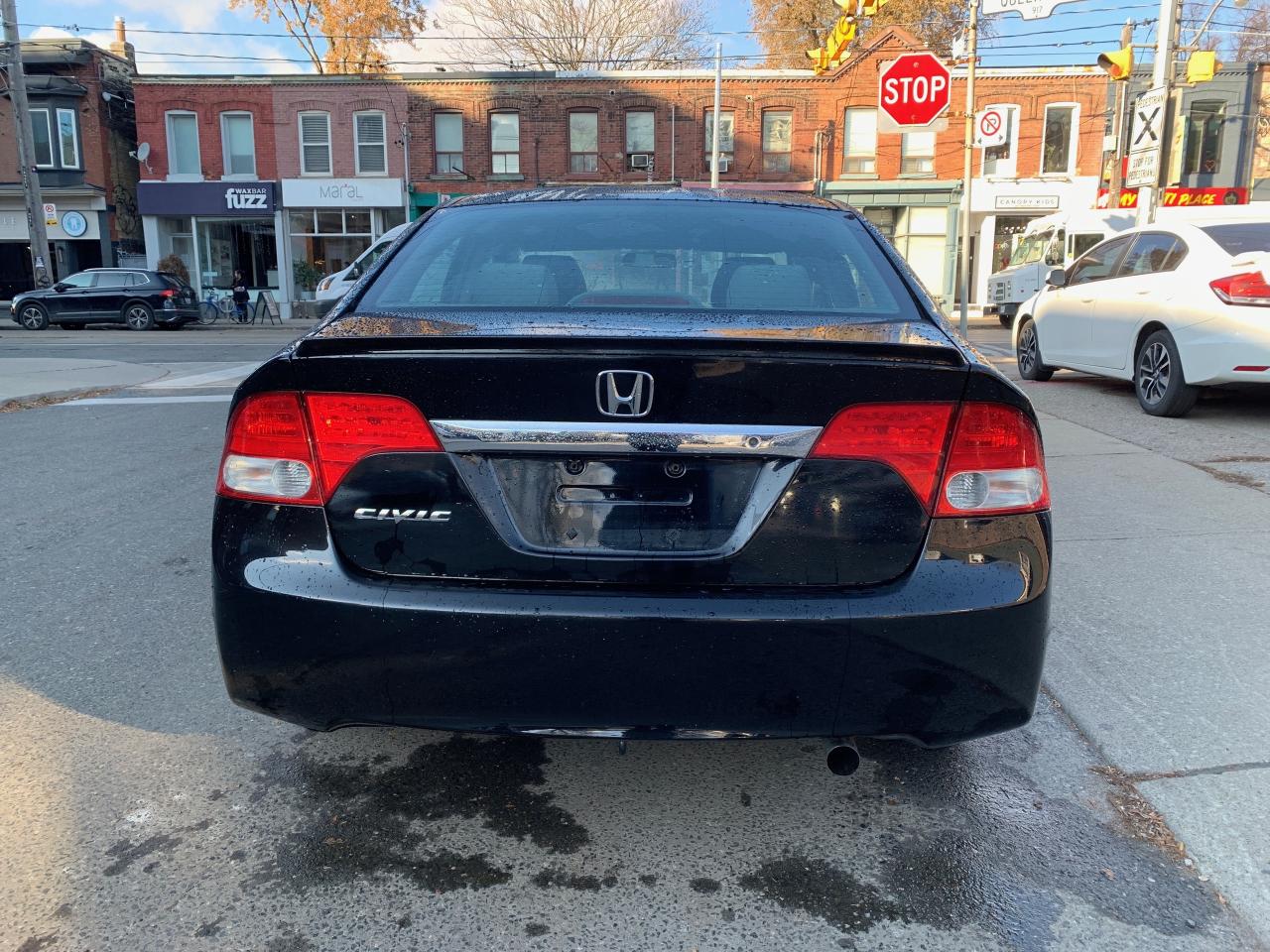 2010 Honda Civic 4dr Auto DX-G Photo