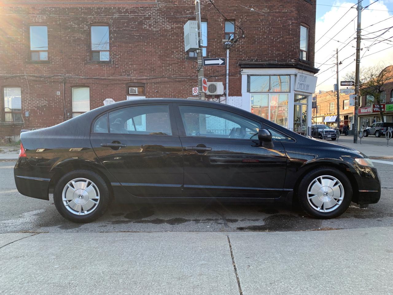 2010 Honda Civic 4dr Auto DX-G Photo