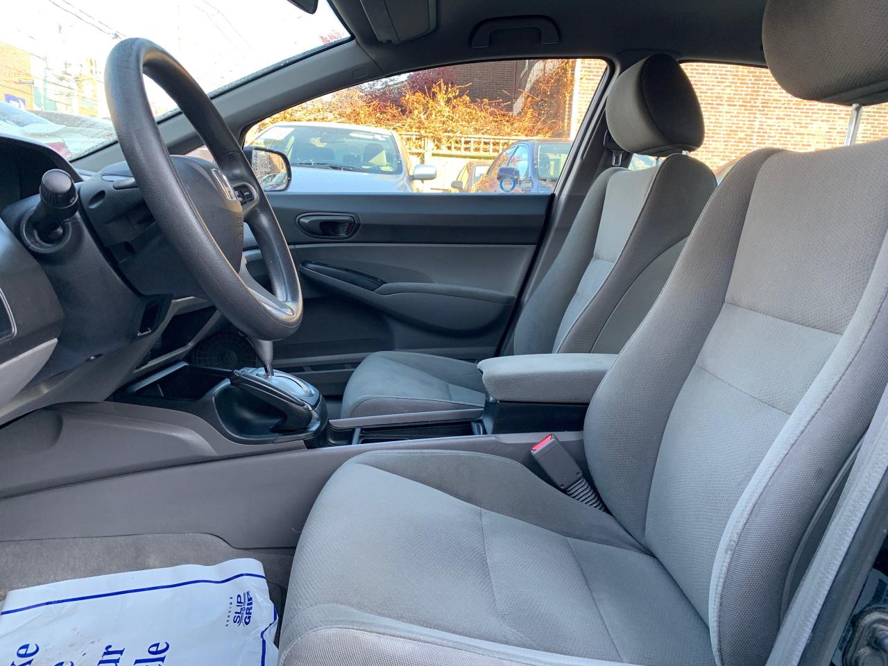 2010 Honda Civic 4dr Auto DX-G Photo