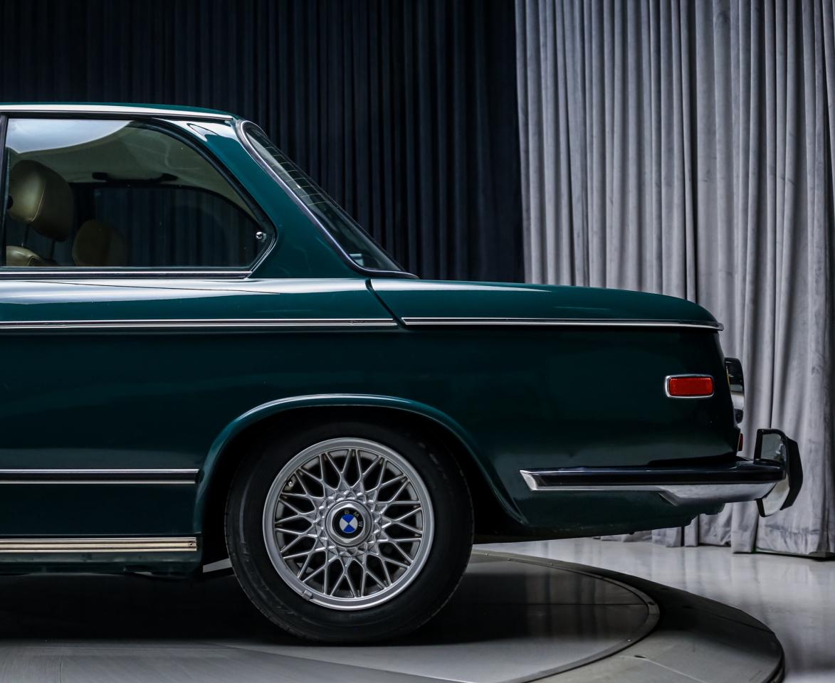 1973 BMW 2002 2.0L 125HP 4 SPEED MANUAL  RECAROSEATS POWERTRUNK Photo