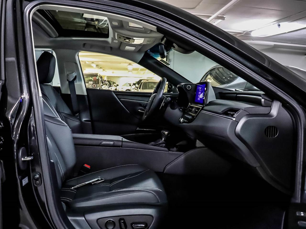 2024 Lexus ES Luxury Pkg Dealer Demonstrator Leasing Available Photo