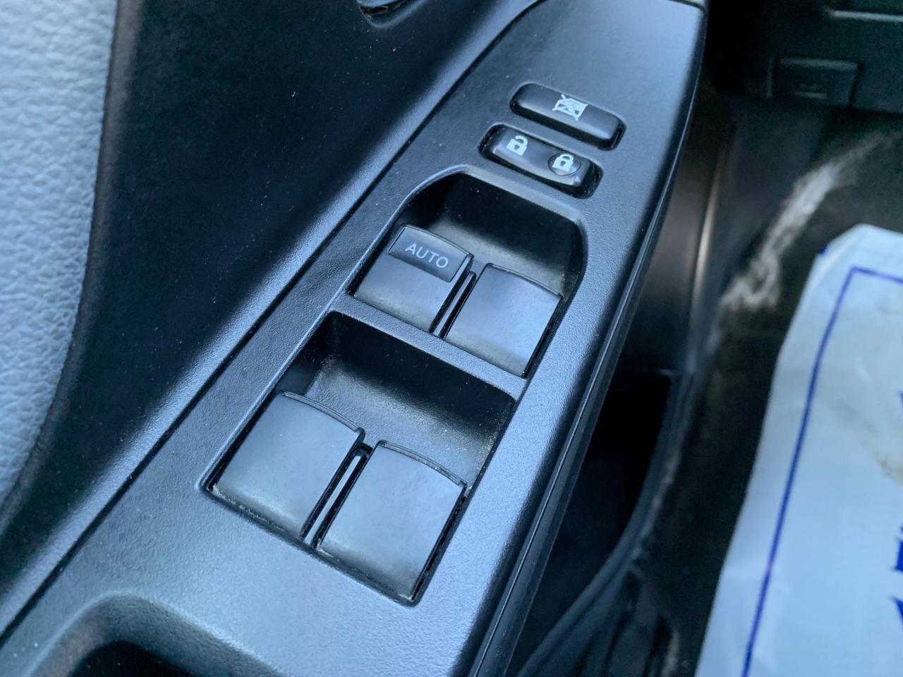 2016 Toyota Yaris 5dr HB Auto LE Photo