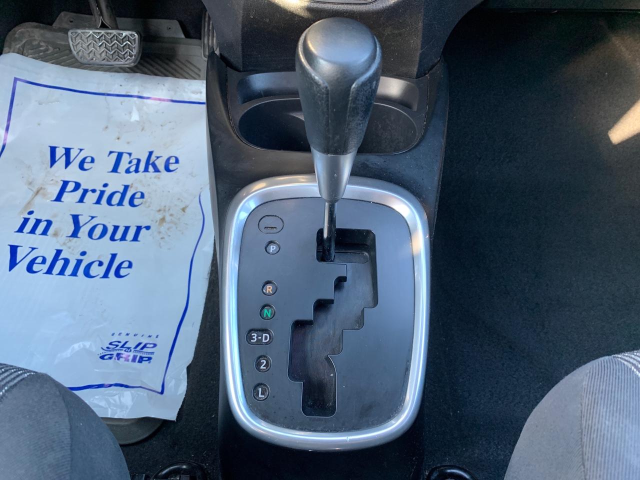 2016 Toyota Yaris 5dr HB Auto LE Photo