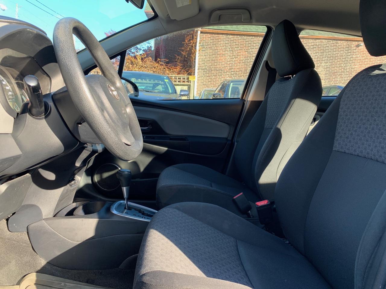 2016 Toyota Yaris 5dr HB Auto LE Photo