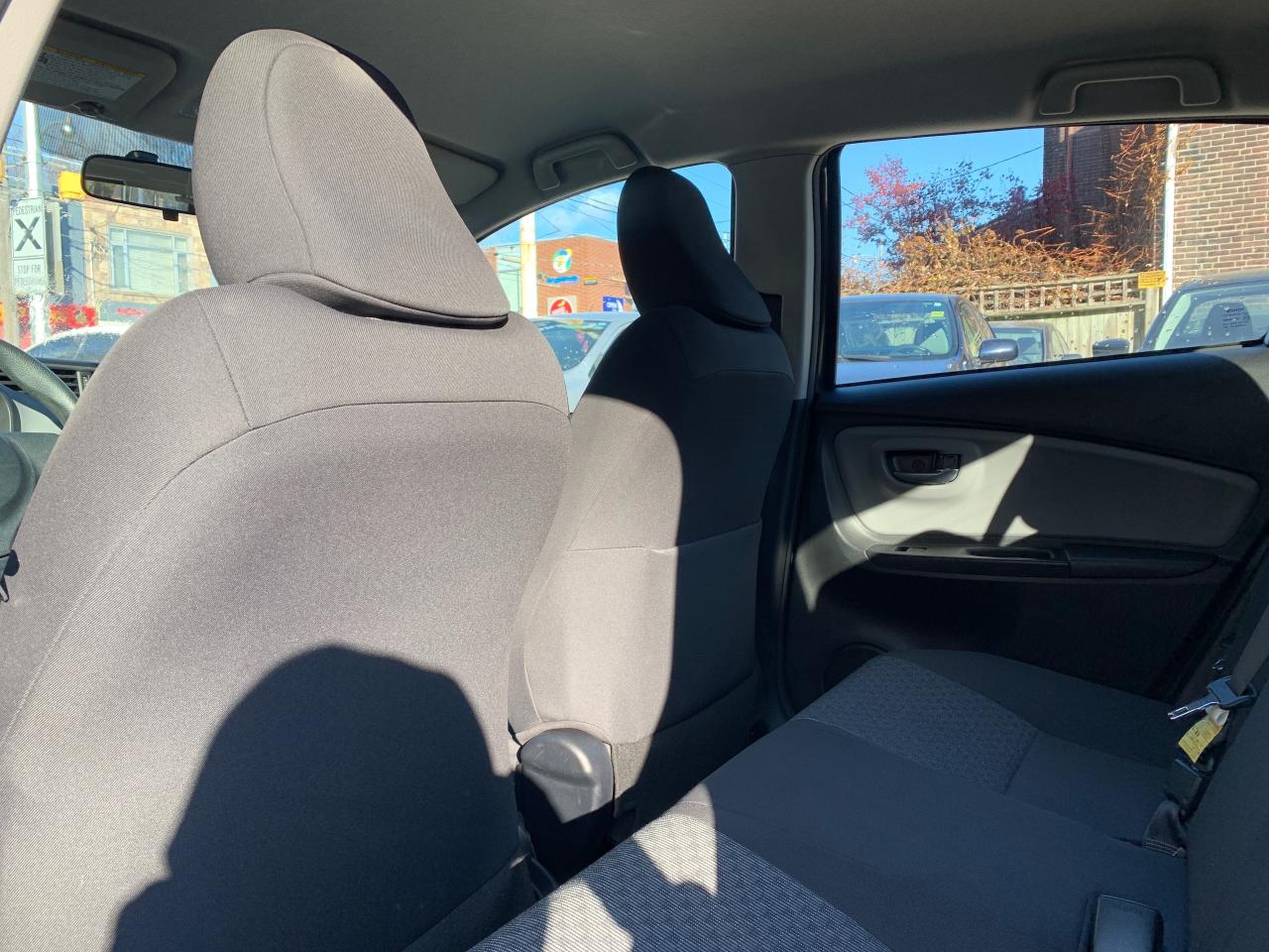 2016 Toyota Yaris 5dr HB Auto LE Photo