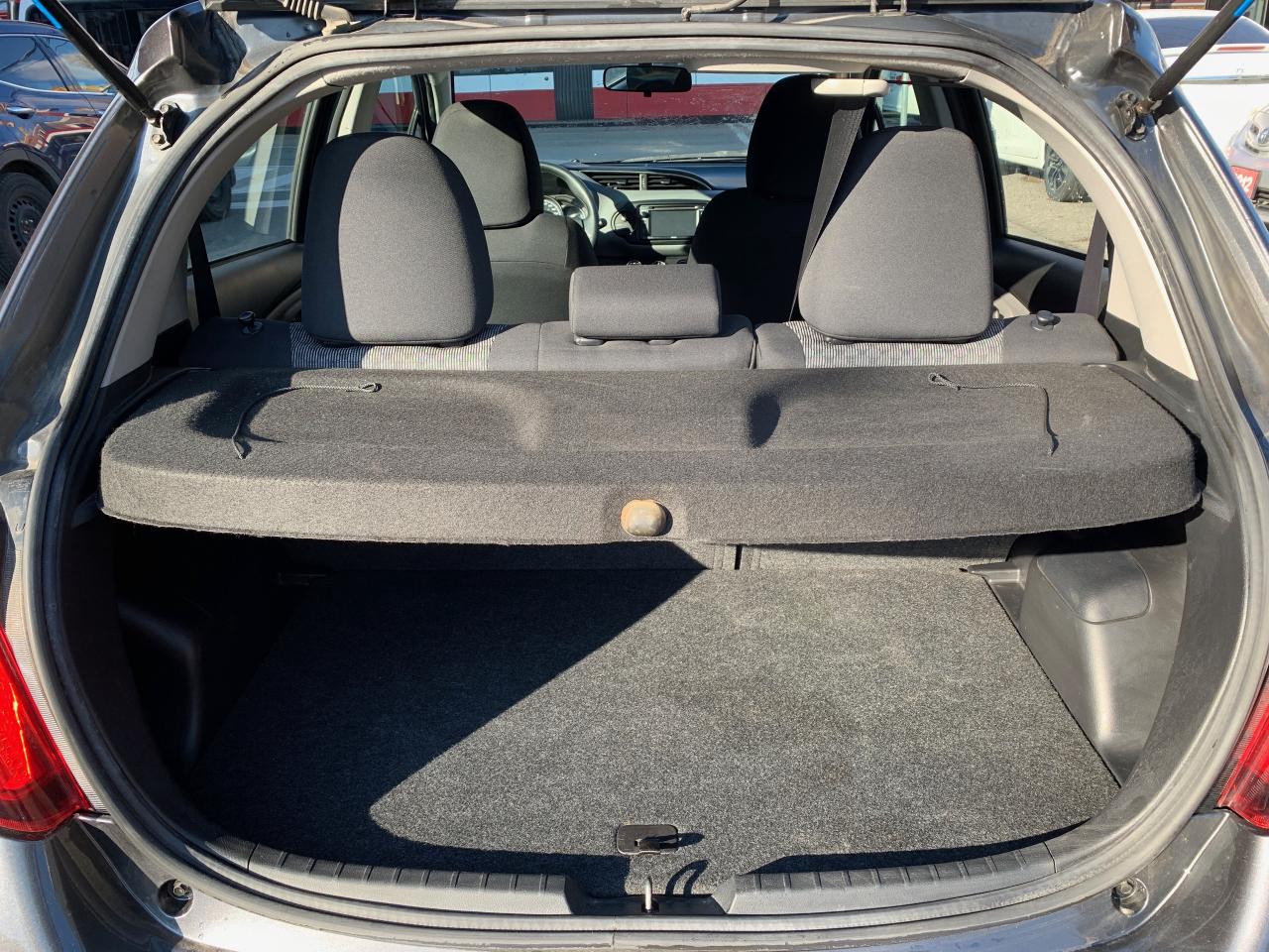 2016 Toyota Yaris 5dr HB Auto LE Photo