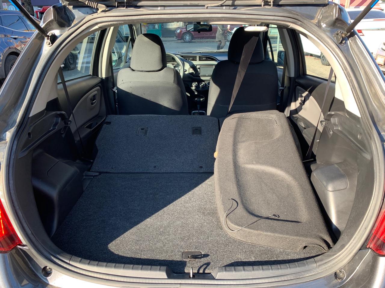 2016 Toyota Yaris 5dr HB Auto LE Photo