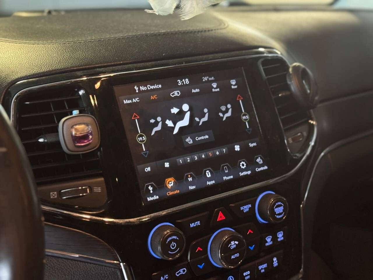 2019 Jeep Grand Cherokee SUMMIT 4X4 5.7L V8 PANORAMIC ROOF NAVI Photo
