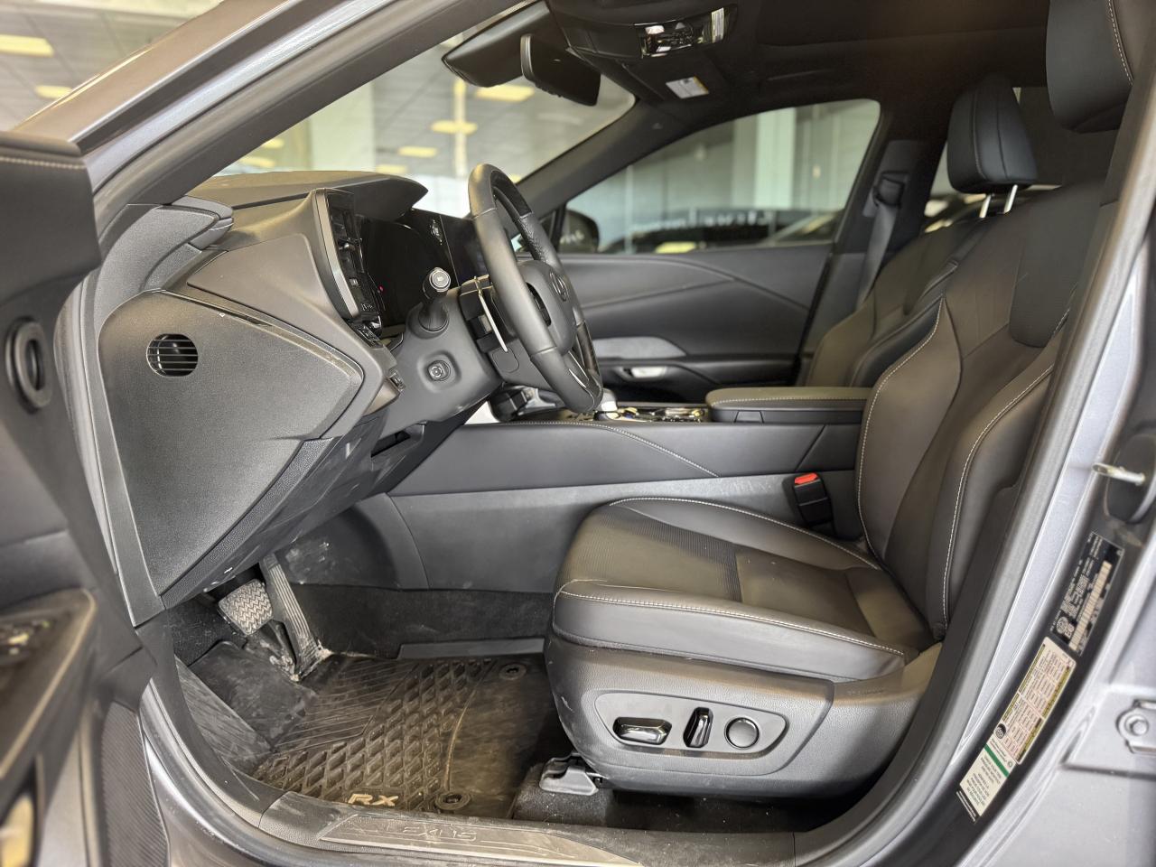 2023 Lexus RX Luxury Pkg Safety Certified Welcome Trades Photo