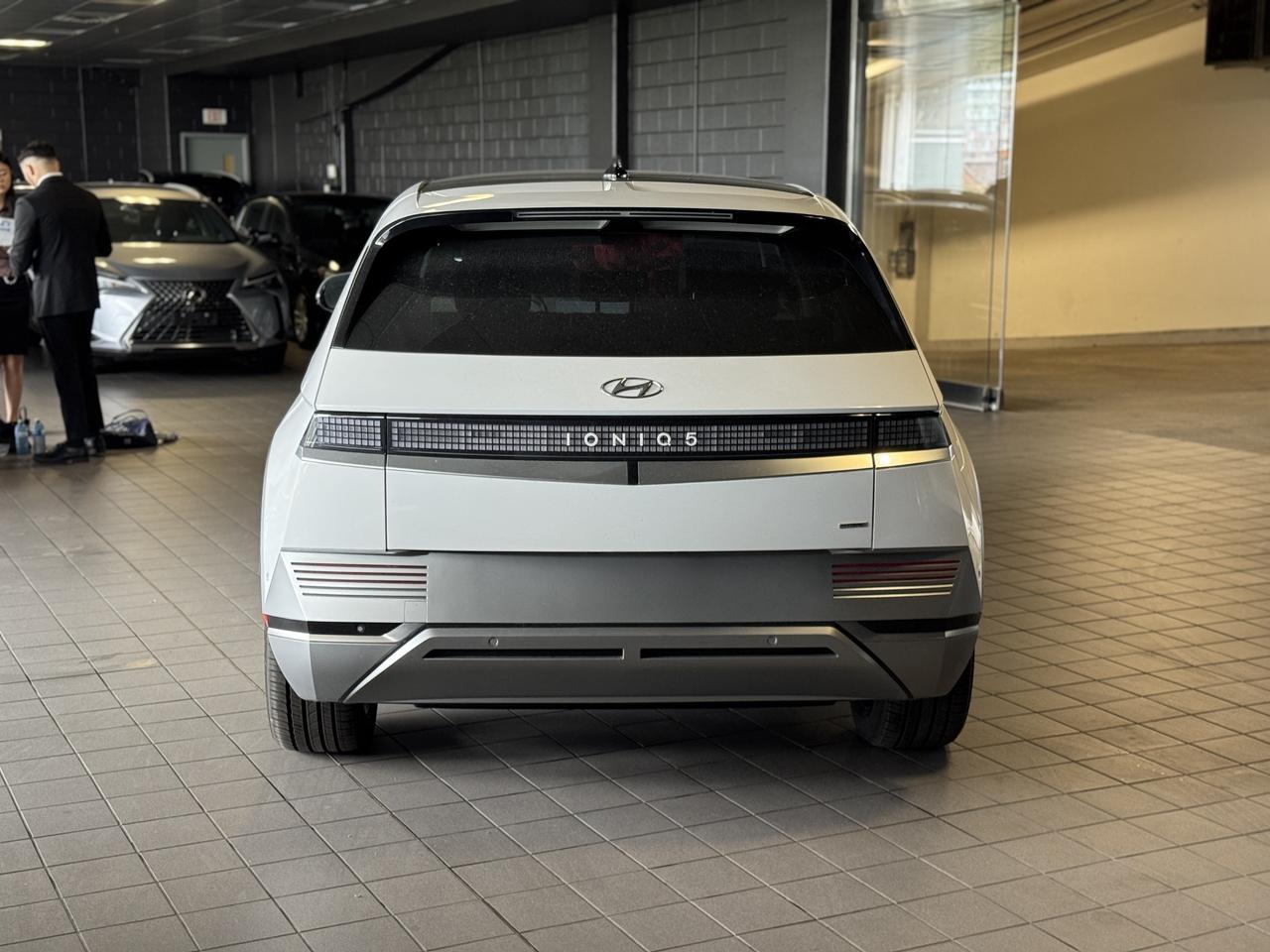 2024 Hyundai IONIQ 5 Preferred AWD Long Range w-Ultimate Pkg Photo4