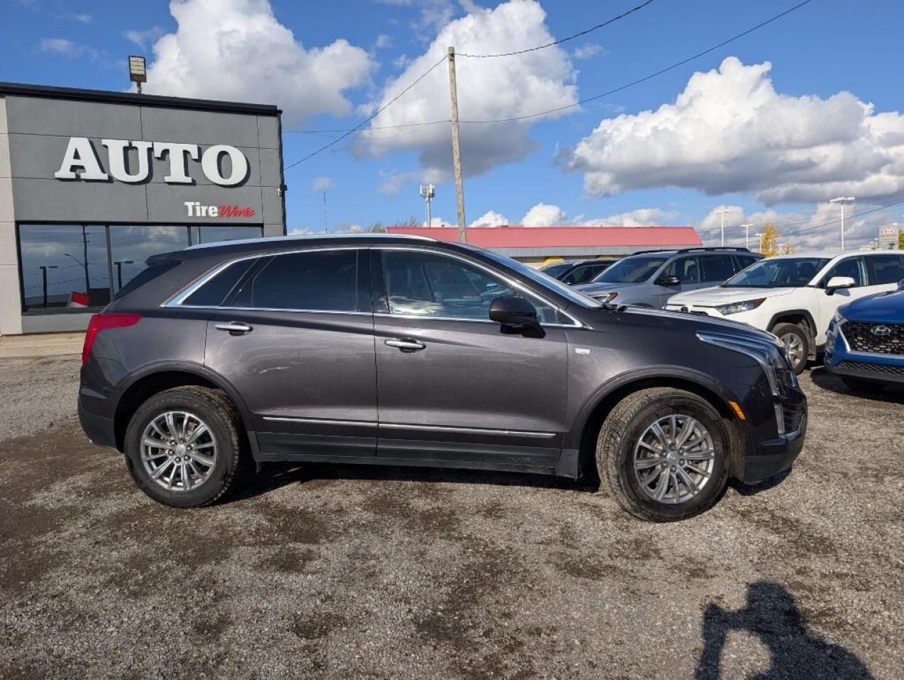 2019 Cadillac XT5 Luxury AWD   LEATHER   SUNROOF   CAMERA   HTD SEAT Photo