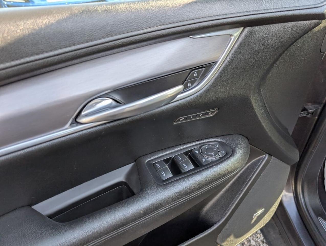 2019 Cadillac XT5 Luxury AWD   LEATHER   SUNROOF   CAMERA   HTD SEAT Photo