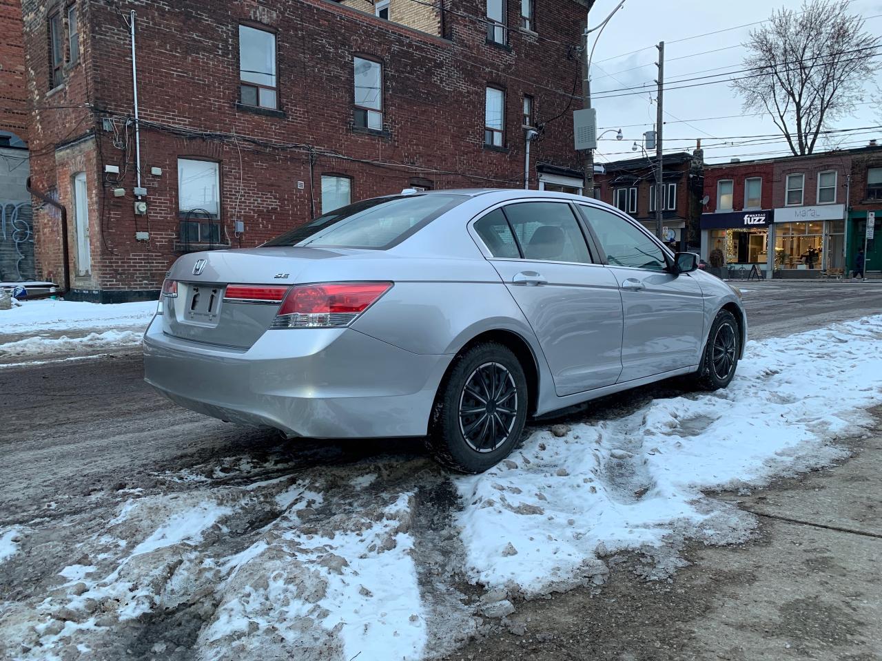 2011 Honda Accord Sedan 4dr I4 Auto SE Photo