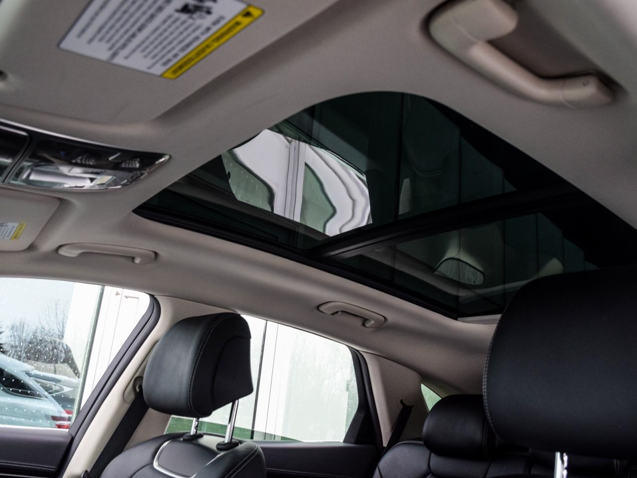 2022 Genesis GV70 2.5T Advanced AWD *1Owner/No Accident Records* Photo