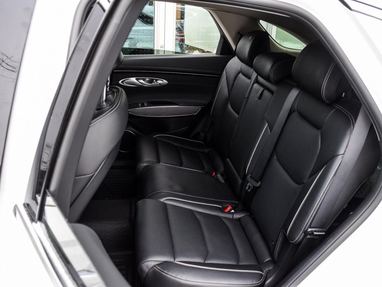 2022 Genesis GV70 2.5T Advanced AWD *1Owner/No Accident Records* Photo