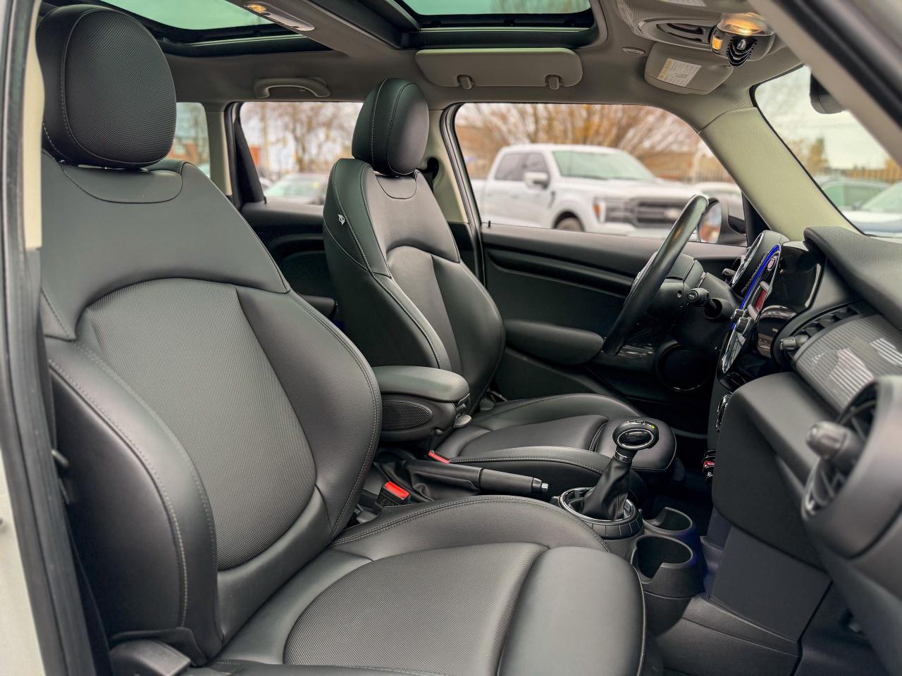 2016 MINI Cooper Hardtop LOW KM/ROOF/NO ACCIDENTS/4 DOORS/FUEL EFFICIENT Photo