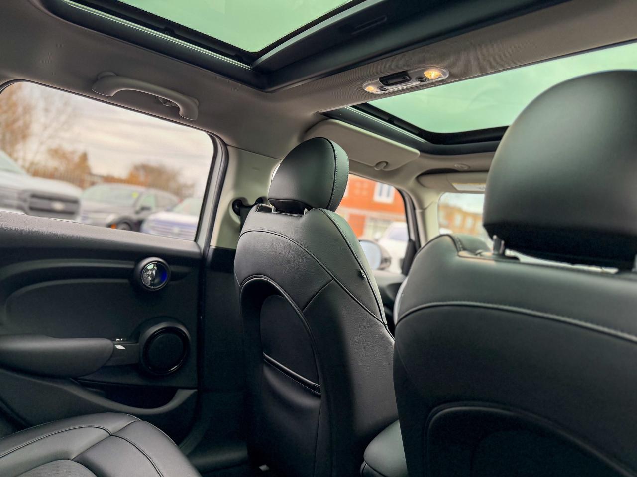 2016 MINI Cooper Hardtop LOW KM/ROOF/NO ACCIDENTS/4 DOORS/FUEL EFFICIENT Photo