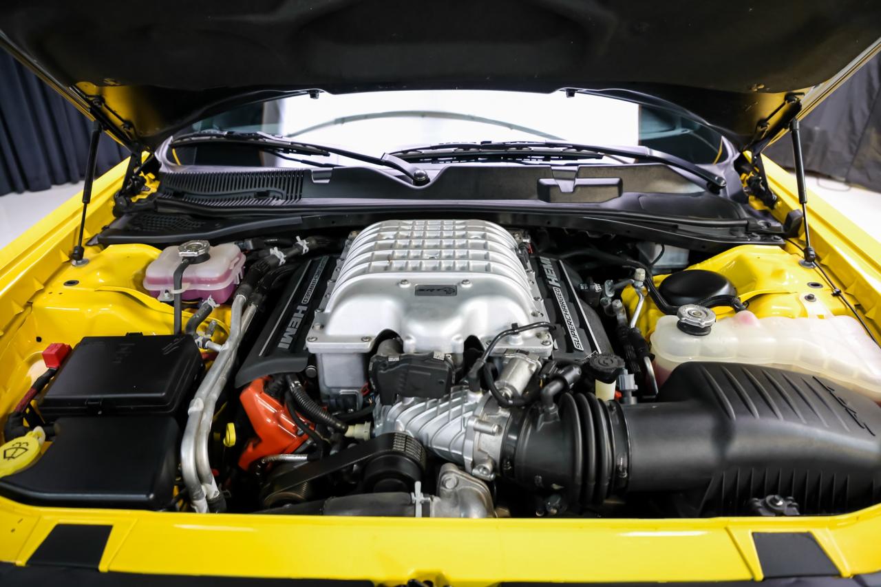 2017 Dodge Challenger SRT HELLCAT MANUAL 707HP  NOACCIDENT LOWKM SUNROOF Photo